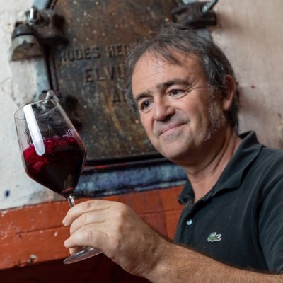 Viticultor en Bespén que elabora vinos con variedades de uva autoctonas .