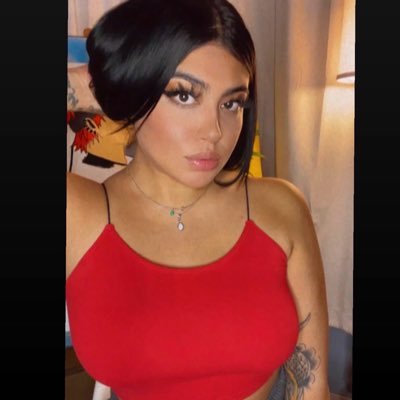 Local Houston👩🏻🎨 Welcome to Sabsss🌏💫 I create over here😉 custom👟, custom clothing, custom canvases, and murals!! Just give me something to paint !