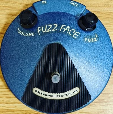 ジャガーとファズ、アコースティックギターが大好きです。ジャガーは羊文学の塩塚モエカ氏と同モデル、ファズはUOZペダルとjermsがお気に入り。アコースティックはJoji Yoshida Guitarsを愛用中🎸🎸普段は海外のポップスばかり聴いています。
