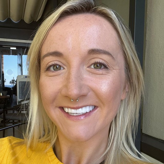 Emergency and critical care nurse. Travelling for work, working to travel. ✈️ 🏳️🌈 Passionate about heads, chests, and strong coffee!