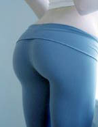 we provide daily pics of girls in yoga pants