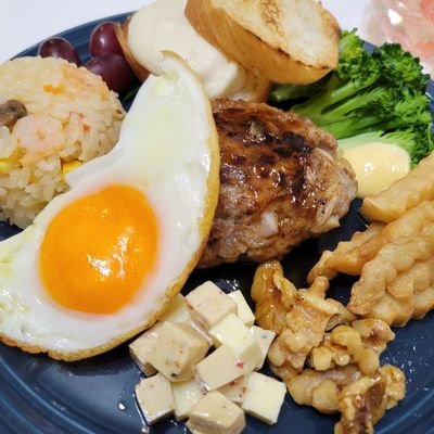 料理好き会社員🍳帰宅してから夜ごはんは炊飯器でご飯が炊けるまでに作るタイムアタックを日々奮闘中🍽🥂🍖
食べ物系アカウントでフォローいただいた方はフォローバックします🍙ネコ3匹飼ってます ฅ•ω•ฅ