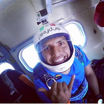 EnriqueChangui's profile picture. Una vez que puebas el vuelo caminaras por la tierra mirando al cielo porque  ahi has estado y ahi deseas volver 

da vinci