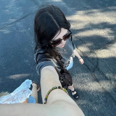 jamieating's profile picture. i’m just snacking