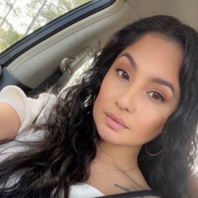 Karinavaldez17's profile picture. Live, Learn, Love 🤍