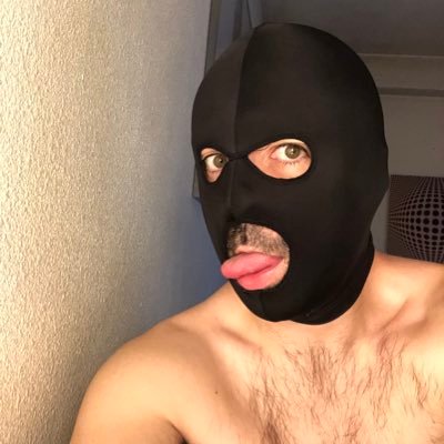 Pute sous prép suce, vide et se fait doser à travers glory. Tu rentres, mets ta queue et je m’occupe du reste. Trips.= BBK, poppers, skets, cho7, soumission
