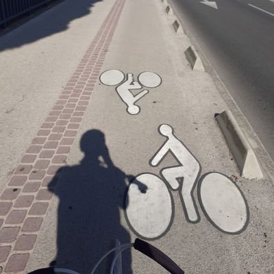 GregToulous1's profile picture. Toulousain, je prends l'avion, la voiture, le vélo.
Converti au vélotaf par pragmatisme: +rapide, -stress, - bouchons, +écono, +écolo. 28km/j en VAE, no transpi