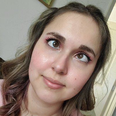 mathgeek23's profile picture. mathgeek23 aka Emma. Mechanical engineer and kinda a streamer I guess? Idk what else to put here lol. 🖤🤍💜
