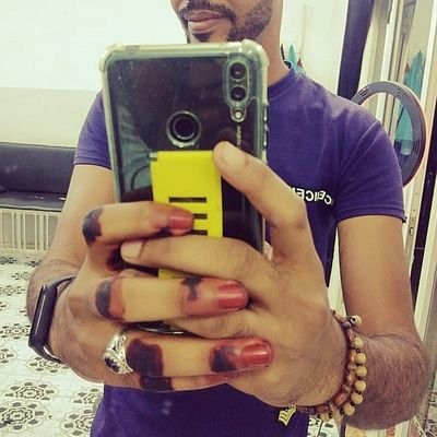 تساءلت دائما : ما هي نوعية المسافة التي تفصلنا عمّا نشتهي ؟ أتراها تُقاس بالمكان ؟
أم بالوقت ؟ أم بالمستحيل ؟
#فوضى_الحواس