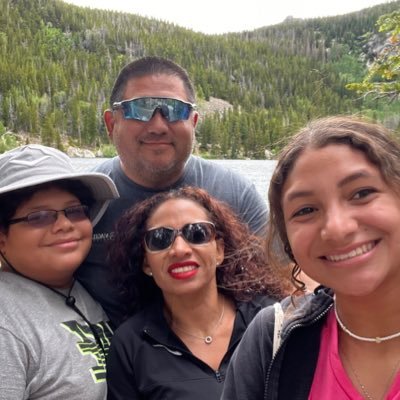 Blessed husband to Maria and Dad to Jocelyn and Matthew. Associate Superintendent of HR in Alvin ISD.