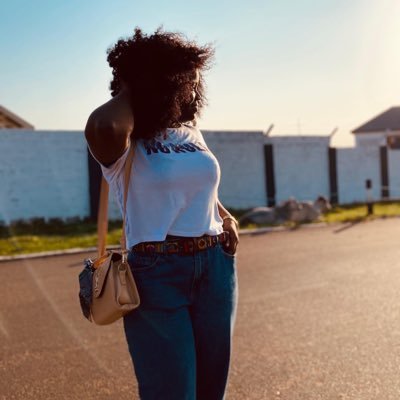 God is King 👑/Taurus ♉️/Foodie/Believer✝️/Traveller/Jeremiah 29:11💫 IG: bhell_teen