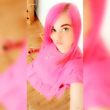 Self taught baker from a small town called Paisley in Scotland i am 31 ❤
I Have a small buisness called
Amellas Cakes & Dessert 🍭🧁
