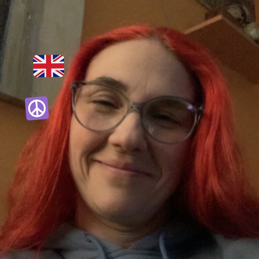 I love animals. Harry Potter, LOTR and Dr. Who fanatic. Not a real big ppl person. love the weather and nauture. and of course a huge David Bowie fan 🧝🏻♀️