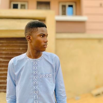 #Allah first #prophet Muhammad saw #proudly Muslim🕋 #RIJF mom & Dad #real Madrid fan #Bsc computer  science #football ⚽️⚽️ #9ja 🇳🇬 !.
