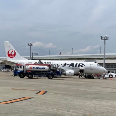 ✈️💕J-AIRとAMXのみぞかちゃん🐬が大好き。EMBRAERとATR推し活中。まだまだ初心者、勉強中。ITMベース。 夢は修行をすること。 ✈️訪問国→🇮🇹🇪🇸🇦🇺🇫🇷 🇰🇷🇬🇺ハワイ 。大昔に⛷️ してました。【 fdaファンクラブ NO.424 】 あぶない刑事を愛してやまない🫶