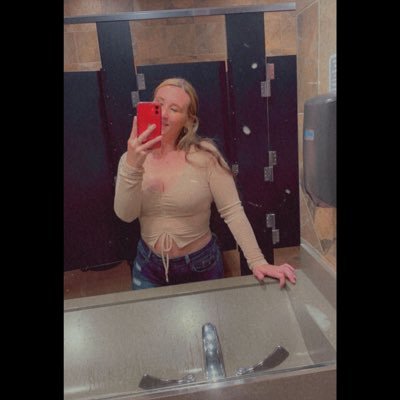 Josie_lynnx33's profile picture. always late but worth the wait. 🌻 25 CNA r.i.p JMS👼🏻