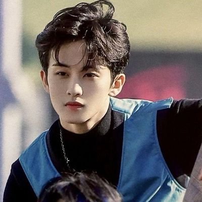 chrclra's profile picture. bucin mark lee, kadang terguncang sm temennya