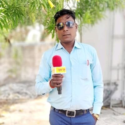 Dainik aaj journalist