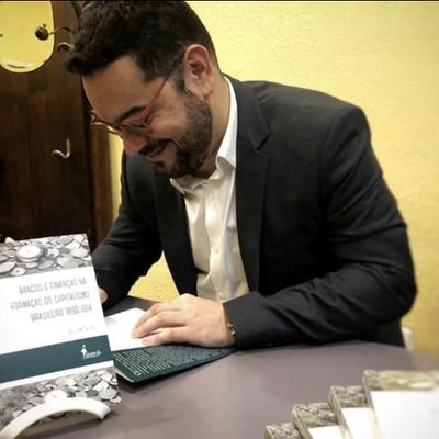 Cientista político e economista