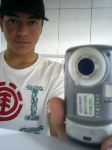 Enquanto a cor da pele for mais importante que a cor dos olhos,sempre avera guerra (Bob Marley).