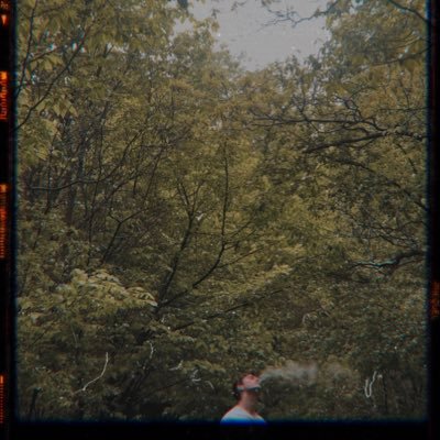 MakeOutKicks's profile picture. I’m a loser who likes to think and I want to meet people who think like me. all cool pics u see are mine