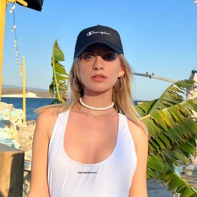 cemresolmazpics's profile picture. @cemresolmaaz | fan acc