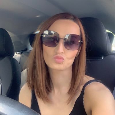 karenj812's profile picture. 