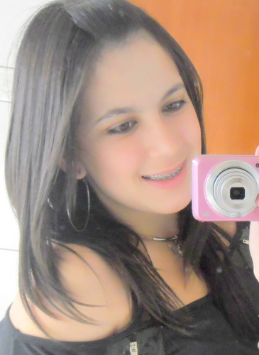 18 anos, sagitariana, corinthiana, ciumenta, carente, amiga, musica, chata, feliz;