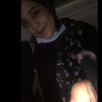 مش لازم تعرفني