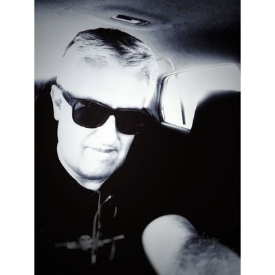 surandina's profile picture. crítico, lector voraz de novelas negras, cinéfilo, confrontacional, resiliente.