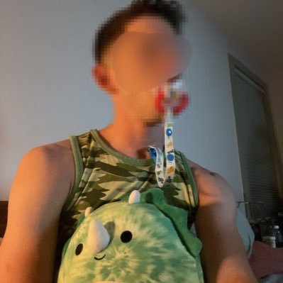 he/they | 20’s | 🏳️🌈🇺🇸 | Diapered fairly regularly, sub daddy’s boy almost always | @bro_imnotgay’s bestest boy | for requests: https://t.co/x3Z5TI5Kb7