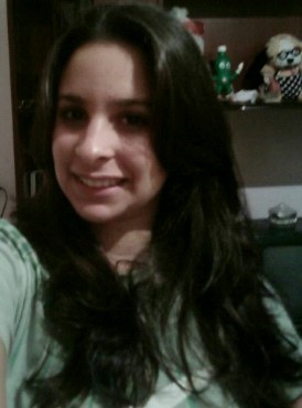 Geminiana, ciumenta, palhaça, carinhosa e viciada em chocolate . rsrs Querendo saber mais ? Segue (= ou adc no msn: natalia.nribeiro@hotmail.com Bjs ;)
