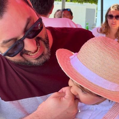 Tan sólo soy un ente equidistante entre mi pasado y la incógnita de mi futuro