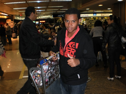 leozika08's profile picture. 