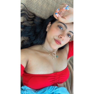 PaulinaMoraP's profile picture. Quise ser inmortal y escribí.