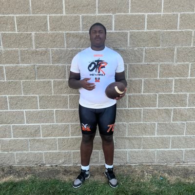 class of 23 OT/OTR 6’5 330 pounds 6’5 https://t.co/hGVhnwMqVQ