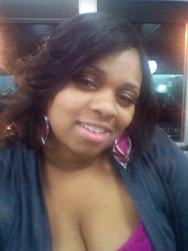 Im to cool an out goin lovin me an my kids to da fullest! Big gurl who is confident! Always gotta smile on my face baby