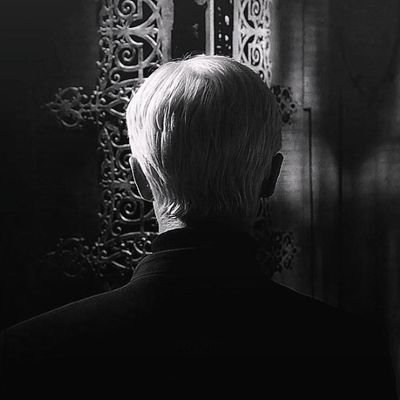 clovestay13's profile picture. Imbecile