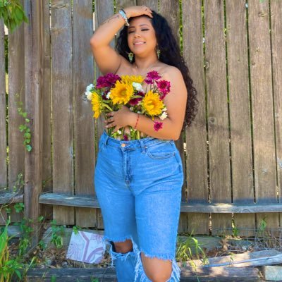 BrendaJasminee_'s profile picture. Primero tú paz y a la chingada los demás 🌻 ~ Eddie 💛
