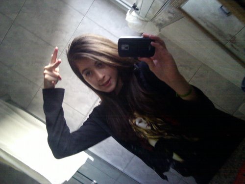 Avril Lavigne,Pitty,Fresno,Britney Spears ! Sou divertida,gosto de brincar com todo mundo,dou risadas de besteiras e amo minha best @maayluuna *-*