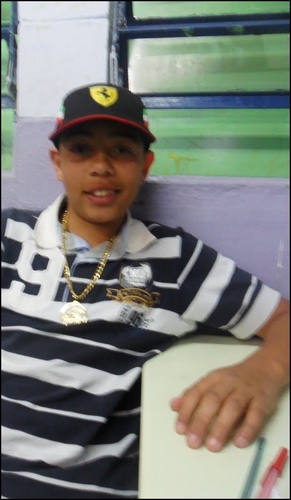 ♪ ♪ ♪         ondee noiis passa todoos olhaam      ♪ ♪ ♪