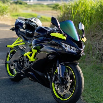 中年になって二輪免許をとった初心者🔰です。klx125、ninja400→ZX6R。基本ソロ＠福岡 NINJA、KLX、モトブロ鑑賞好き♪ 知識が無いのでいろんな方のツイートで勉強させて頂いてます。無言フォロー失礼します🙇‍♂️カメラはじめました📸α7c ゴルフはBEST81、AVG96💦目指せAVG80台🤩