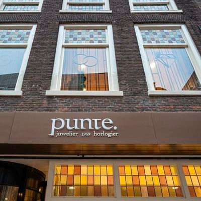 Een schitterende juwelierszaak in het oude centrum van Utrecht ,met mooie horloges en sieraden,oa. Tag heuer ,Omega,Longines,Oris ,Le Chic,Trollbeads