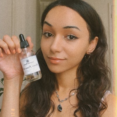 Natural skincare + holistic self-care  🫧🌿🧴