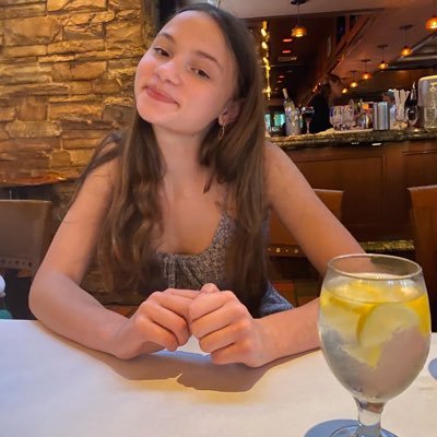 sadiefeingold's profile picture. hi lol