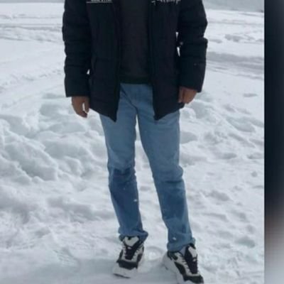 hny_ljsr's profile picture. (كان يتعافى بي لم يكن يحبني)