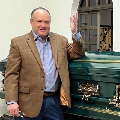 Rsescamilla's profile picture. CATÓLICO y Amigo de Don Bosco~Lcdo en Derecho & Master in Psychology. TAURINO #ArribaElMonterrey #RepBx #DawgPound A very proud & caring Funeral Professional