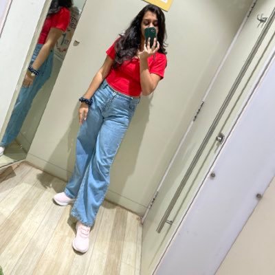 2305Pooja's profile picture. ,🦉