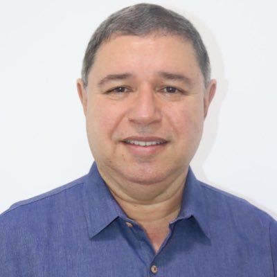 Professor e ex-reitor do IFMA; membro da Maçonaria e IHGM; sócio-torcedor do Fluminense.