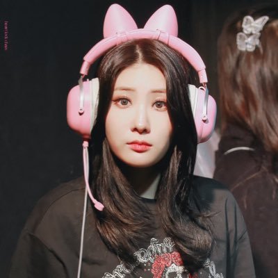 jungpcay's profile picture. all my love for purplekiss 🤲🏻💗💗💗